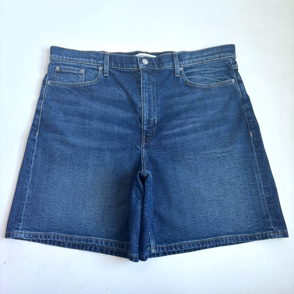 Banana Republic Women’s MR Classic Blue Denim Jean Short High Waisted Size 38